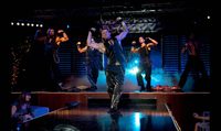 ezen a h�ten �jabb k�t premierfilmnek �r�lhet�nk. A Magic Mike c�m� filmben Channing Tatum  alak�t�s�ban, Mike kett�s �let�nek lehet�nk szemtan�i - a h�lgyek nem kis �r�m�re. Az mit m�g mindig tudni akarsz a szexr�l filmben igazi szt�rd�mping l�that�, amelyben kider�l, hogy seg�thet -e egy h�zass�g szak�rt� felsz�tani a pisl�kol� t�zet egy megszokott h�zass�gban. 